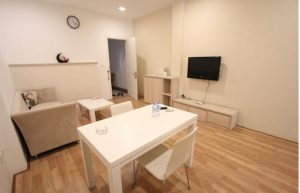 ハノイ賃貸アパート – ホアンキエム区Phan Chu Trinh通り、1LDKサービスアパートをご覧ください！