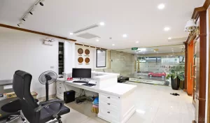 ハノイ賃貸アパート – 日本人向けNguyen Du通り2LDKサービスアパート、ハイバーチュン区、最新設備付き