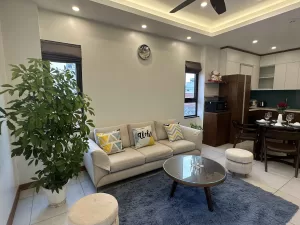 ハノイ賃貸アパート – タイホー区Trinh Cong Son通りの2LDKサービスアパート、快適な居住空間