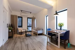 ハノイ賃貸アパート | タイホー区のサービスアパート: Tu Hoa通りにある快適な1ベッドルーム