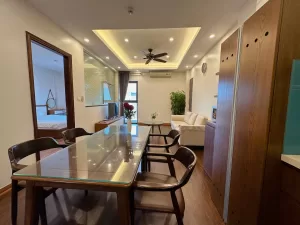 ハノイ賃貸アパート – Trinh Cong Son通り、Tay Ho区の2ベッドルームサービスアパート、便利な立地