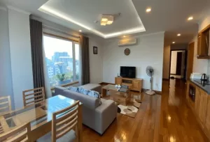 ハノイ・バーディン区の広々とした1ベッドルームサービスアパート – 月額1550USD