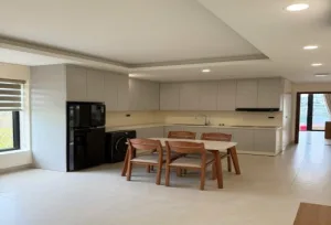 ハノイ賃貸アパート 2ベッドルーム、550USD/月、バディン区のサービスアパートメント